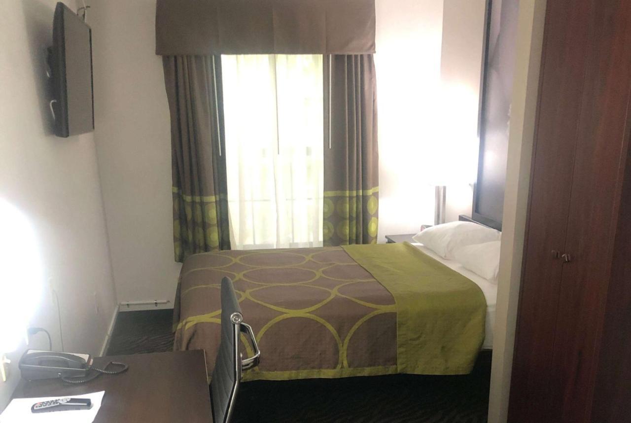 Hotel Super 8 By Wyndham High Point/greensboro 2*